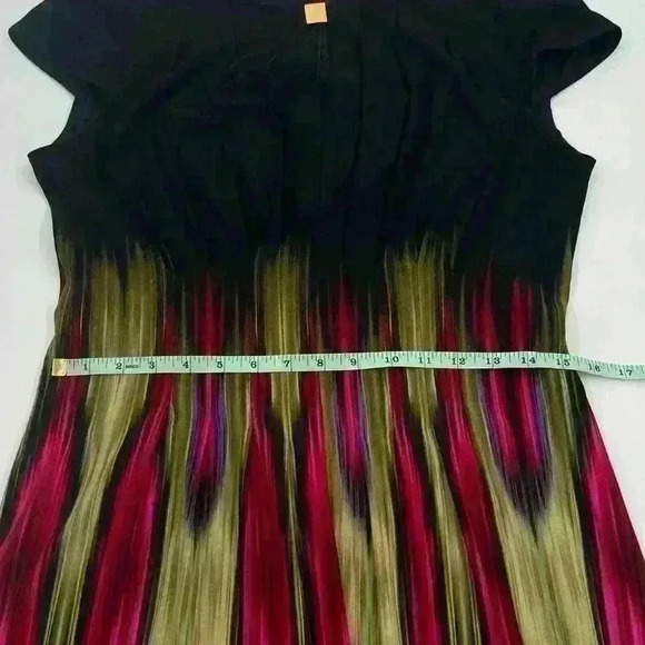 Tahari Arthur Levine Size 10 Cap Sleeve Keyhole Neck Pleated Sheath Dress Black - Picture 4 of 11